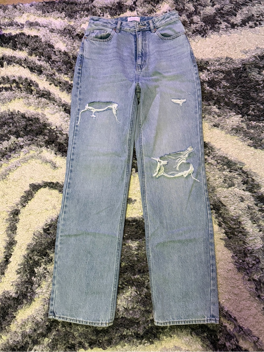 PacSun Women’s Light Blue Straight-Leg Distressed Jeans